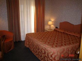 Universal Terme 4*